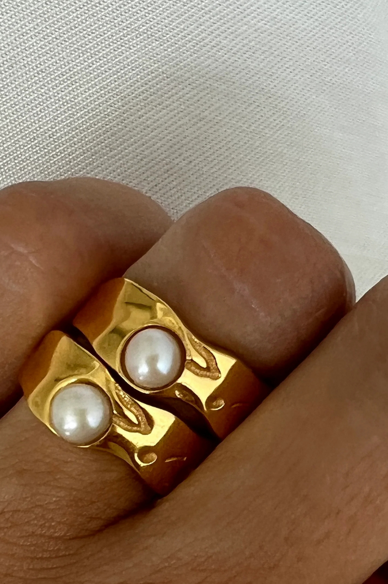 La Rochelle Pearl Ring | Gold